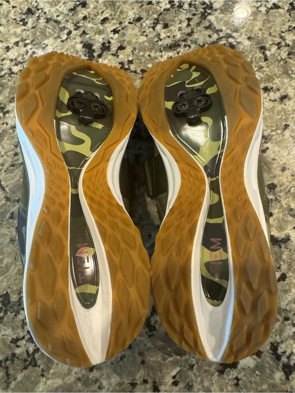 Women's Olive Green Camouflage Cycle Shoes. - Picture 3 of 3